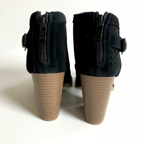 1 LEFT Open Toe Black Wedge Perforated Bootie 8.5 - Picture 8 of 8